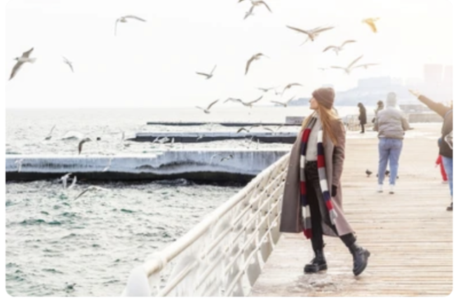 Pessoas em dias cinzas com frio 1,9 mil imagens, fotos e ilustrações stock livres de direitos Shutterstock